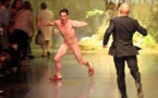 L'identité de l'homme nu du défile Dolce &amp; Gabbana presque révélée