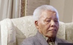 La santé de Nelson Mandela s'améliore, mais reste critique