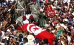Tunisie : une foule nombreuse pour les funérailles du député assassiné Mohamed Brahmi à Tunis