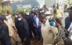 Images - Le ministre Antoine Diom sous les eaux avec ses bottes à Thiaroye Azur 