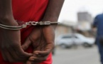 Ils vident l’appartement de leur ami emprisonné et emportent 11 téléphones portables et d’autres objets