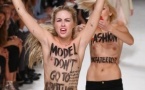 Deux  FEMEN bouleversent le défilé de Nina  Ricci