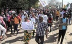 Soudan: des milliers de manifestants anti-putsch sans internet ni téléphone