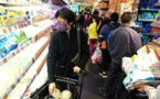 Hong Kong: la crainte d'un confinement entraîne une ruée vers les supermarchés