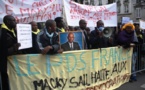 Paris : les pro-Karim manifestent, « ce sont des Sdf » pour Abdou Mbow
