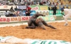 Lutte:Amanekh a battu Moussa Dioum