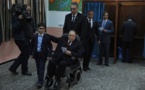 En Algérie, Abdelaziz Bouteflika a voté en fauteuil roulant