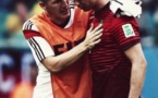 CDM 2014: Bastian Schweinsteiger console Cristiano Ronaldo après Allemagne-Portugal