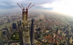 A Shanghai, dernière poutre posée sur la 2e tour la plus haute du monde