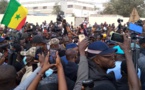Sénégal: des centaines de personnes manifestent pour exiger la libération d'un rappeur et des "détenus politiques" 