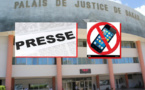 Tribunal : les journalistes interdits d'utiliser leurs téléphones, l'adjudant menace de les "foutre dehors"