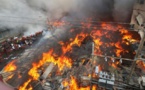 Un gigantesque incendie ravage un marché aux vêtements de Dacca, au Bangladesh