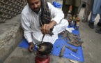 Au Pakistan, des hommes misent sur un élixir à base de gras de lézard pour doper leur libido