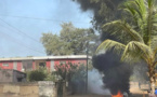 Ziguinchor : le domicile de Sonko barricadé par ses militants, des routes barrées et pneus brûlés partout 