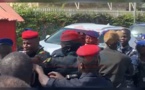 Affaire Sweet Beauté: Bagarre entre un garde de Adji Sarr et un gendarme au tribunal de Dakar (Vidéo) 