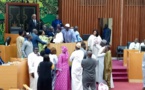 Assemblée nationale : les députés de l’opposition bloquent encore les travaux pour....