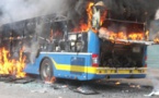 ​Mise en feu d'un bus devant l'Ucad : Le fils d'Assane Ba ex Dircab de Farba Senghor serait l'un des auteurs !