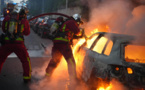 France: un pompier meurt en luttant contre des incendies de véhicules (Intérieur)