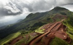 Guinée: accords signés pour la construction d'infrastructures d'un important gisement de fer