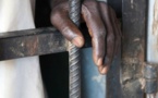 Dakar: un vigile condamné a un mois de prison ferme pour avoir brisé le bras de sa victime avec une brique
