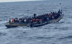 Vidéo : scène incroyable d’une pirogue de migrants échoue sur la plage de Saint-Louis