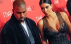 PHOTOS Kanye West et Kim Karda­shian : une femme tombe à leurs pieds, ils restent impas­sibles