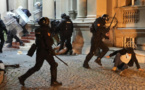Élections en Serbie: affrontements avec les forces de l'ordre devant la mairie de Belgrade
