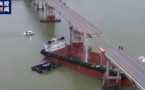 Chine: un cargo percute un pont, il y a au moins deux morts
