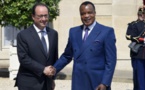En visite à l'Elysée, Sassou Nguesso reçoit un "cadeau" de Hollande