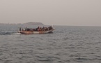 Interception d'une pirogue transportant 164 candidats à l'émigration irrégulière au large de l'île de Gorée (marine nationale)