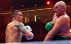 Usyk bat Fury et devient le premier champion du monde incontesté des poids lourds depuis 25 ans