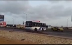 Incroyable: un chauffeur de bus "TATA" roule en sens interdit en pleine autoroute