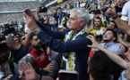José Mourinho officiellement présenté à Fenerbahçe devant une foule immense