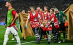 Euro 2024 : grosse frayeur pour l'attaquant hongrois Varga, évacué sur civière après une chute