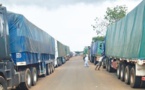Frontières sénégalo-gambienne : les transporteurs sénégalais contre les nouvelles exigences du pays voisins, plusieurs camions bloqués 