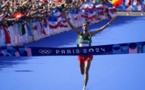 JO 2024: l'Éthiopien Tamirat Tola remporte le marathon de Paris et bat le record olympique
