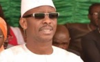 Moustapha Diop gâte les mareyeuses du Marché au poisson de Pikine