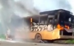 Incendie d’un mini-bus Dem Dikk à Ourossogui : la société réagit et annonce une plainte contre X