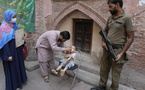 Pakistan: un policier a été tué au lancement de la campagne vaccinale anti-polio