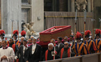 La dépouille du pape François transférée à la basilique Saint-Pierre pour être exposée aux fidèles