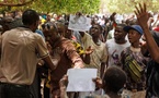 Mali: plusieurs centaines de personnes manifestent contre la dissolution des partis politiques