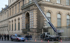 Braquage du Louvre: des bijoux «d'une valeur inestimable» volés, les malfaiteurs en fuite