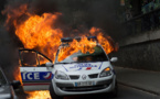 VIDEO Voiture de police attaquée et incendiée au coeur de Paris: 5 personnes en garde-à-vue