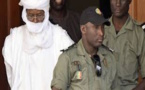 Direct procès Hissène Habré: C'est le tohu bohu devant la salle 4