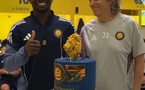 Al Nassr offre à Sadio Mané un gâteau "Champion d'Afrique" à l’occasion de son anniversaire