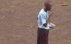 Vidéo- L’arbitre interrompt le match pour couper son jeûne