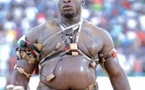 Tribunal de Pikine-Guédiawaye : Ama Baldé placé sous contrôle judiciaire, ses fans remercient Modou Lo