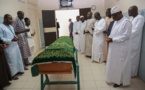Image Macky à la levée du corps de Lamine Niang