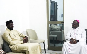 Ziguinchor : Ousmane Sonko rend une visite de courtoisie à Monseigneur Jean Baptiste Valter Manga