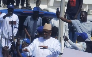 Dakar : Macky Sall communie avec  une foule de militants et de sympathisants à son arrivée (Vidéo)